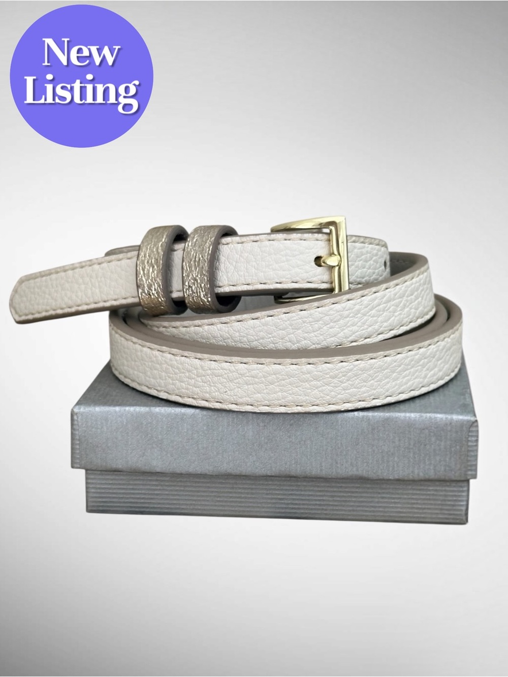 🍁 Banana Republic Cream Slim Belt with Gold Buckle. Size Medium.  Like New.